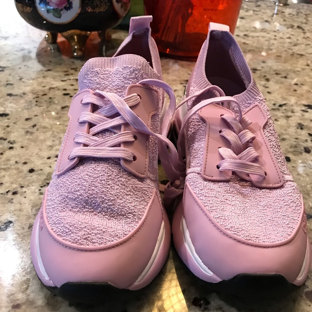 CALVIN KLEIN
Women's Hensley Sneakers InStone Pink